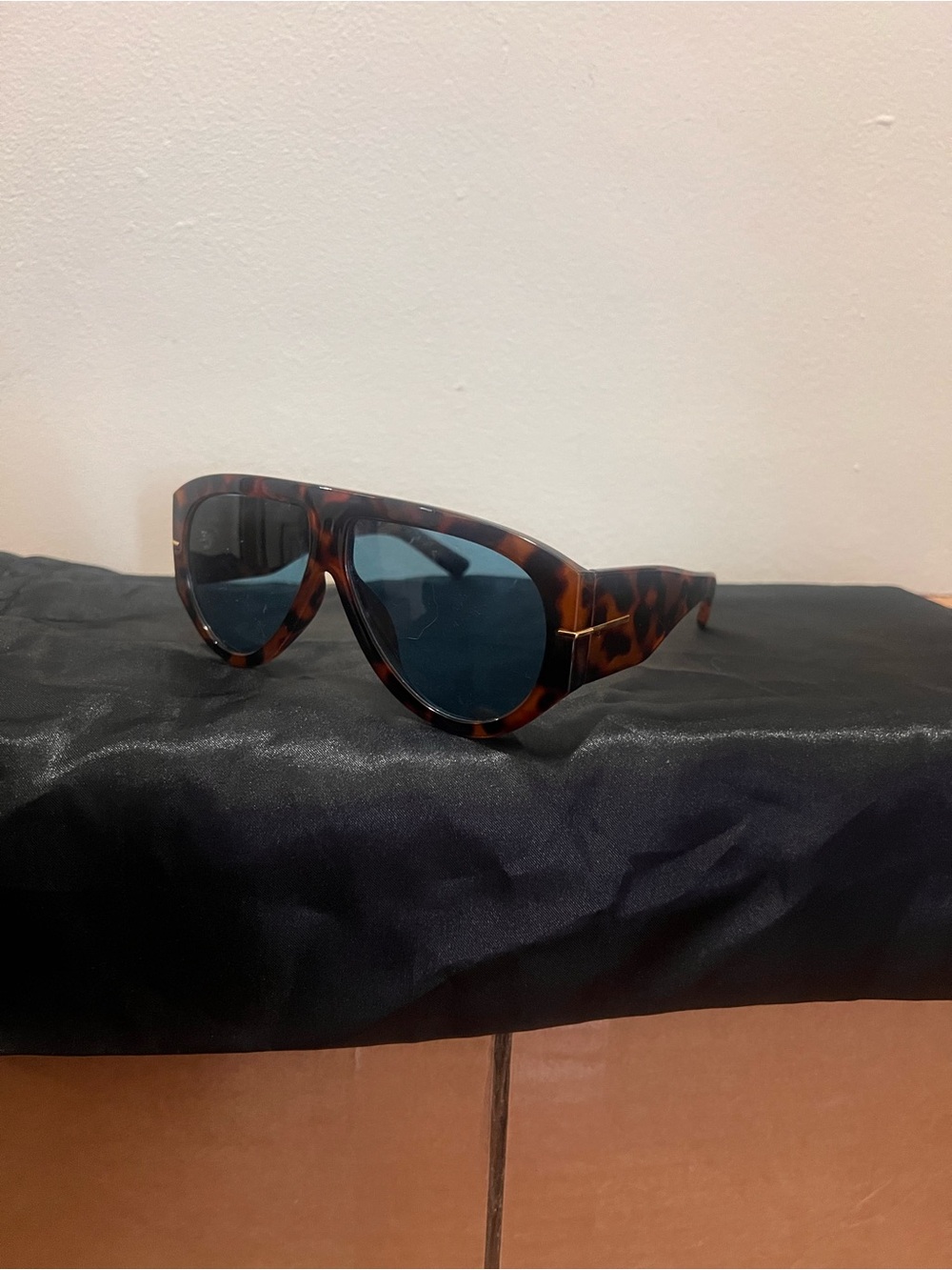 Tortoiseshell Frame Sunglasses with Blue Lenses